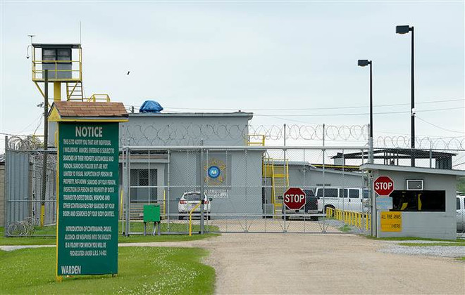 Mỹ: Tiết lộ video gây sốc về bạo hành tù nhân trong trại giam ảnh 1