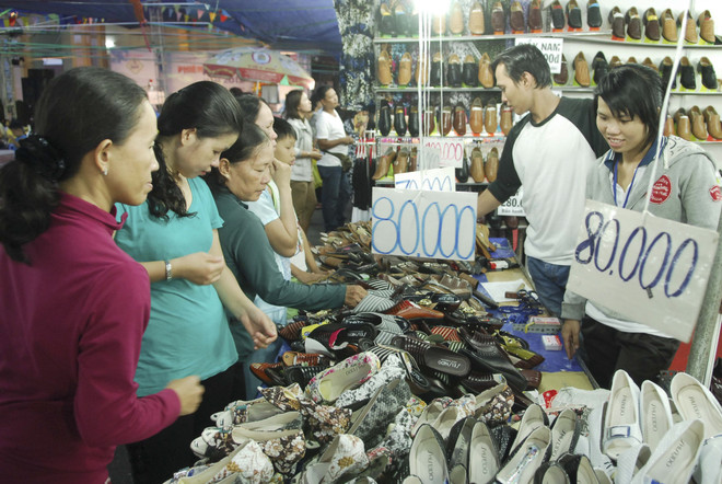 Tăng thuế VAT có nghĩa là “đánh vào túi tiền” của mọi người dân ảnh 2
