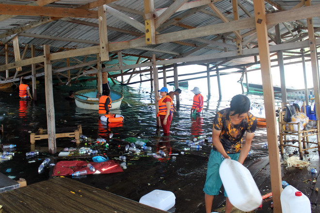 [Photo] Hiện trường vụ lật bè làm 2 người chết tại Ninh Thuận ảnh 1