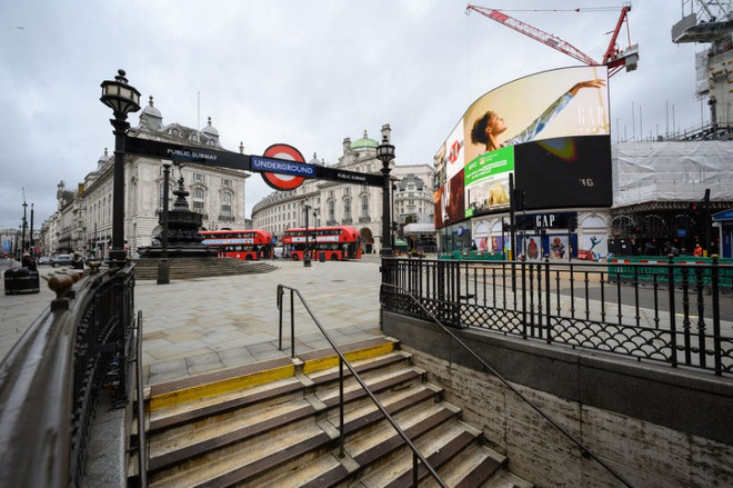 Anh cho phép các cơ sở kinh doanh không thiết yếu mở cửa trở lại ảnh 1