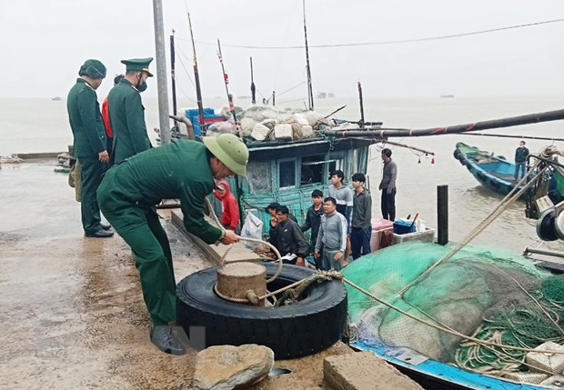 Quảng Bình: Sơ cứu kịp thời thuyền viên bị tai biến trên biển ảnh 1