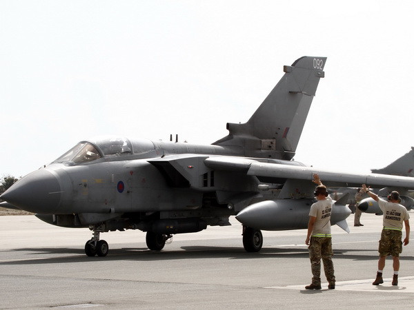 Tổng thống Mỹ hoan nghênh Anh tham gia không kích IS ảnh 1