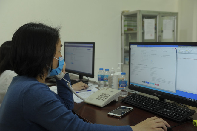 Qua công nghệ, các F0 có thể khai báo y tế, nhận các quyết định cách ly, nhận tư vấn sử dụng thuốc khi bị COVID-19. (Ảnh: Mạnh Khánh/TTXVN) TP.HCM: Gần 48.000 lượt người khai báo F0 qua ứng dụng trực tuyến ảnh 1