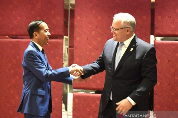 Tổng thống Indonesia Joko Widodo (trái) và Thủ tướng Australia Scott Morrison (phải) tại một cuộc họp bên lề Hội nghị thượng đỉnh ASEAN lần thứ 35 tại Bangkok, Thái Lan, ngày 4/11/2019. (Nguồn: antaranews.com) Quan hệ đối tác chiến lược đầy tiềm năng giữa Australia và Indonesia ảnh 1