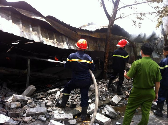 Cháy xưởng sản xuất giầy dép gây thiệt hại nhiều tỷ đồng ảnh 1