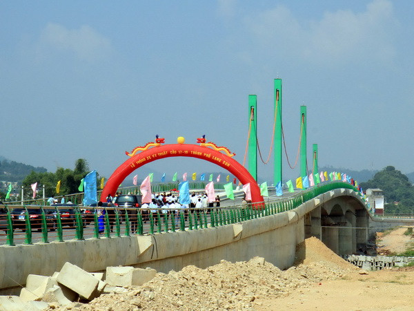 Lạng Sơn: Thông xe kỹ thuật cầu 17-10 bắc qua sông Kỳ Cùng ảnh 1