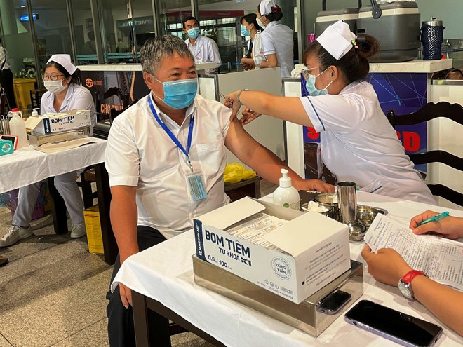 Đề nghị ưu tiên tiêm vaccine COVID-19 cho nhân viên hàng không ảnh 1