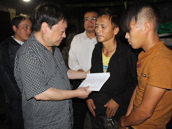 Đôi vợ chồng cứu 2 em nhỏ trượt chân xuống hồ, cả 4 cùng đuối nước ảnh 2