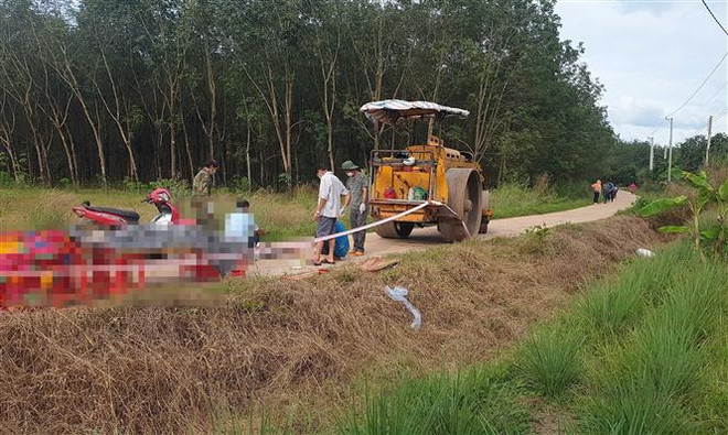 Bình Phước: Va chạm với xe lu, hai mẹ con đi xe máy tử vong ảnh 1