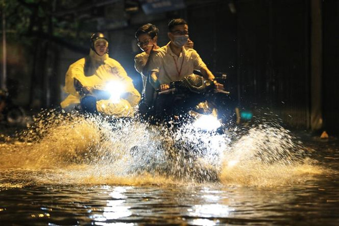 Các khu vực ngày nắng nóng, chiều tối và đêm mưa dông ảnh 1