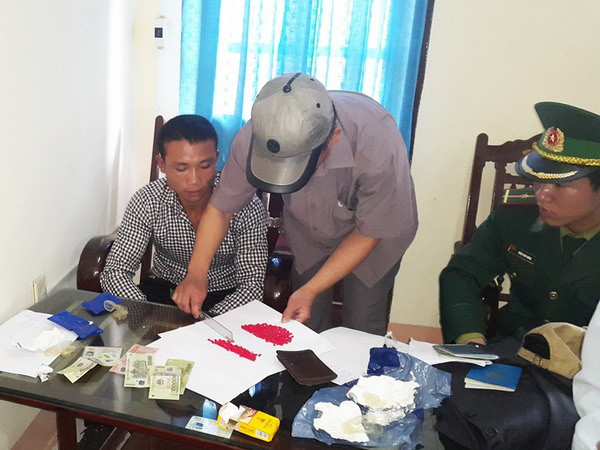 Bắt vụ vận chuyển 500 viên ma túy tổng hợp từ Lào về Việt Nam ảnh 1