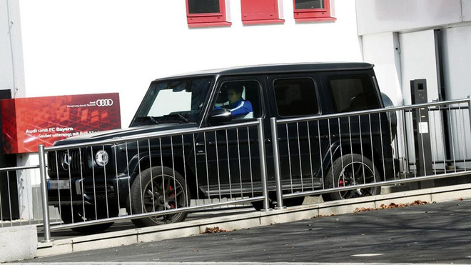 Lợi dụng dịch bệnh, dàn sao Bayern Munich vô tư 'đi nhầm' xe ảnh 2