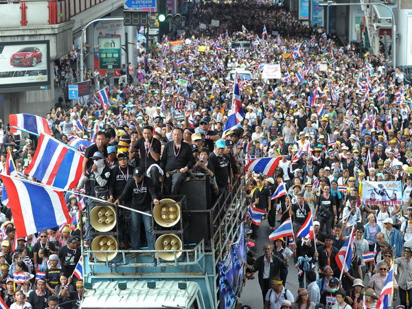 Thái Lan: Người biểu tình xông vào trụ sở Bộ Tài chính ảnh 1