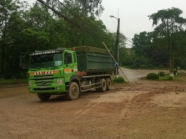 Bỏ lệnh cấm xe chở rác: "Trống đánh xuôi kèn thổi ngược" ảnh 1