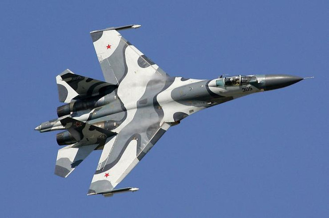 Chiến đấu cơ SU-27 Flanker của Nga chỉ bay cách máy bay Mỹ 3 mét ảnh 1