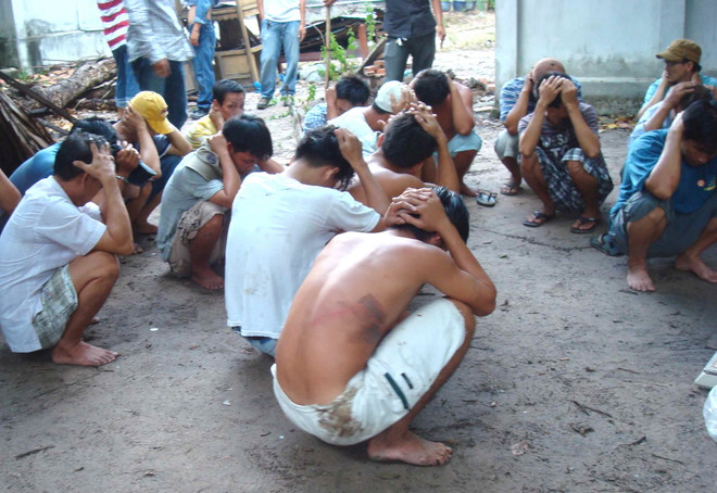 Công an Hưng Yên triệt phá sới bạc lớn dưới hình thức chọi gà ảnh 1