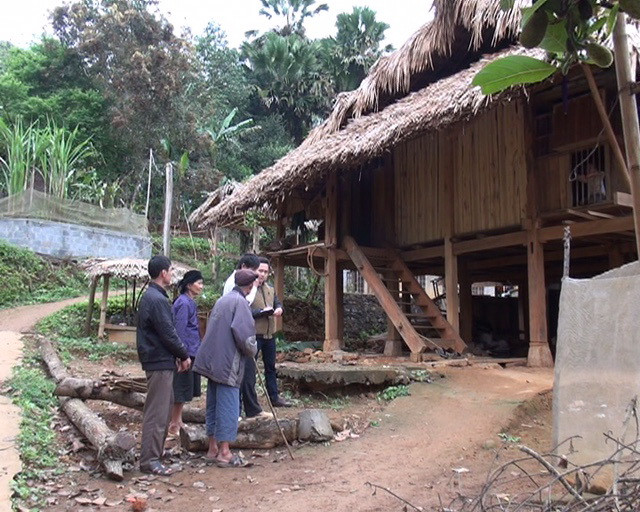 Hà Giang: "Bị" đốc thúc sửa nhà, nhiều hộ chính sách nghèo ôm nợ ảnh 1