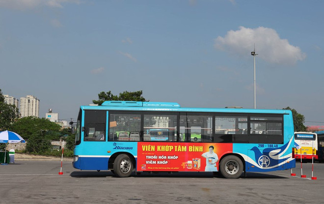 Trầm trồ tài xế xe buýt trình diễn 'kỹ nghệ' lái xe giỏi, an toàn ảnh 3