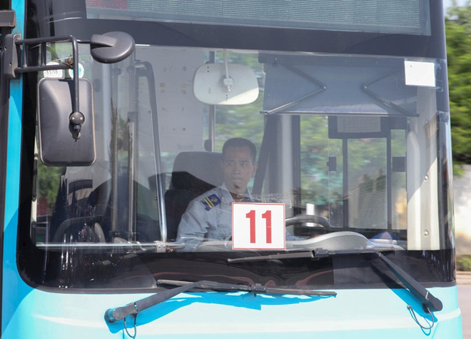 Trầm trồ tài xế xe buýt trình diễn 'kỹ nghệ' lái xe giỏi, an toàn ảnh 6