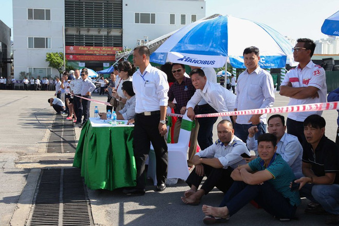 Trầm trồ tài xế xe buýt trình diễn 'kỹ nghệ' lái xe giỏi, an toàn ảnh 7