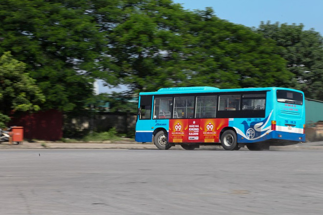 Trầm trồ tài xế xe buýt trình diễn 'kỹ nghệ' lái xe giỏi, an toàn ảnh 5