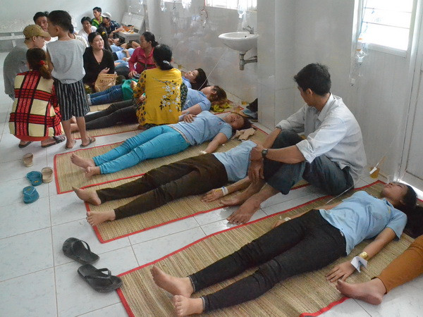 Gần 400 công nhân ở Bình Dương phải nhập viện nghi do ngộ độc ảnh 1