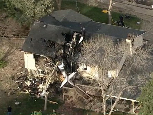 Thoát chết thần kỳ sau khi máy bay rơi xuống nhà dân ảnh 1