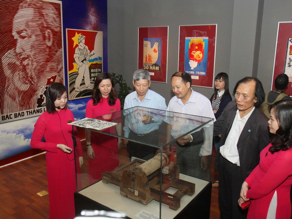 [Photo] Tranh cổ động trong kháng chiến chống thực dân Pháp ảnh 2