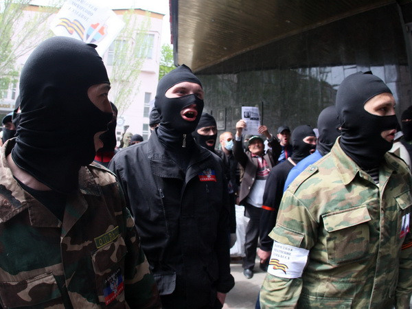 Đức: Nhiều phe nhóm ở miền Đông Ukraine không nghe Nga ảnh 1