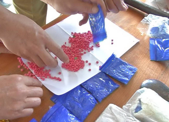 Hà Tĩnh bắt quả tang hai đối tượng vận chuyển 3,8kg ma túy đá ảnh 1