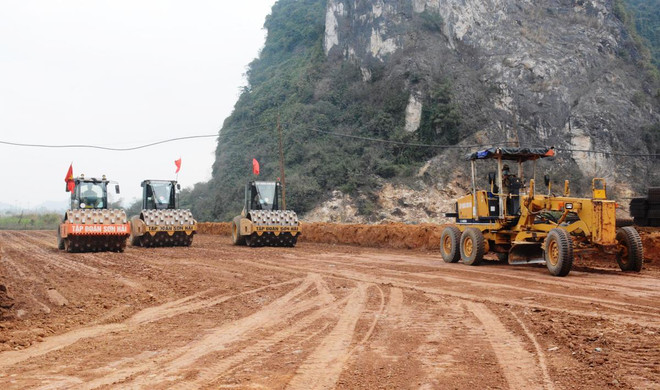 Nguồn vật liệu 'ghìm chân' tiến độ thi công Dự án Cao tốc Bắc-Nam ảnh 2