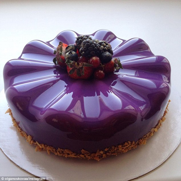 Độc đáo những chiếc bánh ngọt có lớp phủ bóng loáng như gương ảnh 5