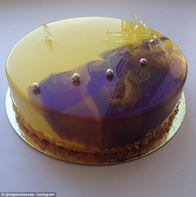 Độc đáo những chiếc bánh ngọt có lớp phủ bóng loáng như gương ảnh 7