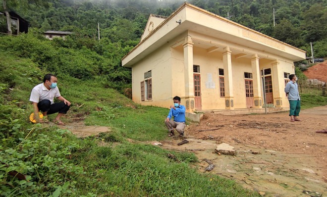 Nghệ An: Hàng chục hộ dân bất an trước nguy cơ sạt lở núi ảnh 1