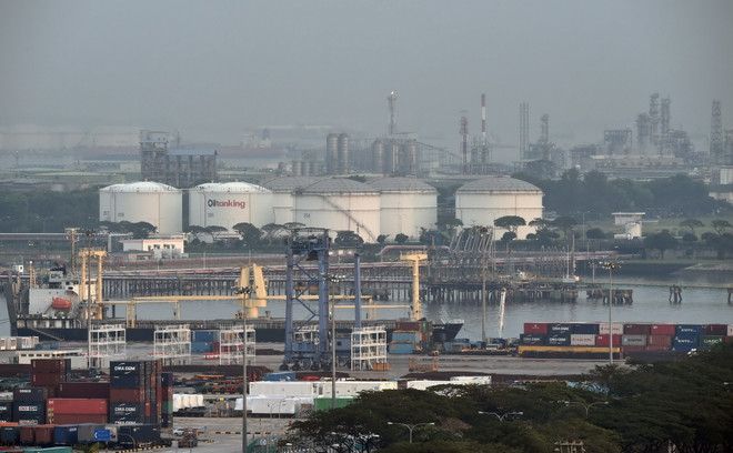 Nỗi lo dư cung tiếp tục kéo giá dầu giảm phiên thứ 3 liên tiếp ảnh 1