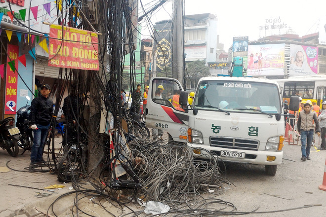 Hà Nội ra quân thanh thải, bó gọn cáp đi nổi tại 196 tuyến phố ảnh 2