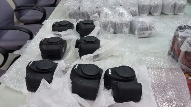 Phát hiện vụ vận chuyển máy ảnh trái phép ở sân bay Tân Sơn Nhất ảnh 1