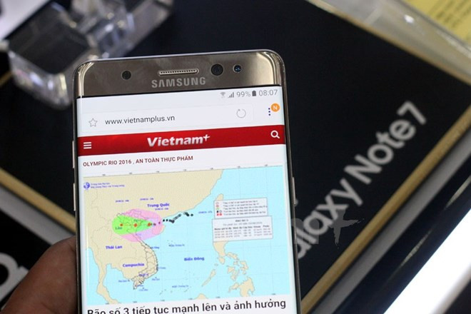 Điện thoại Sam Sung Galaxy Note 7. (Ảnh: T.H/Vietnam+) Jetstar cấm mang điện thoại Galaxy Note 7 lên tàu bay ảnh 1