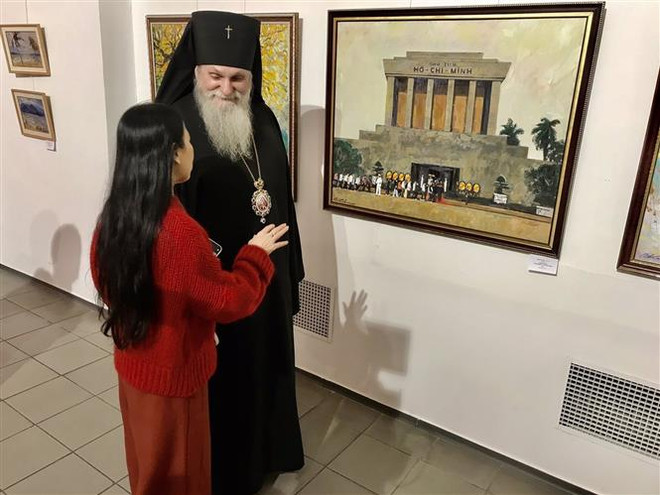 Triển lãm tranh kỷ niệm 30 năm quan hệ ngoại giao Việt Nam-Ukraine ảnh 2