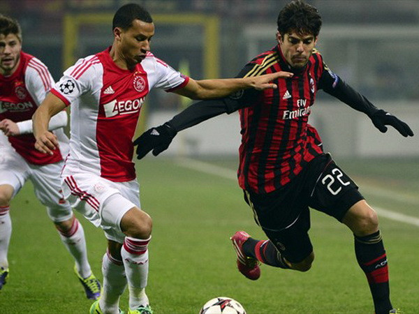 Napoli "chết" trên kỷ lục, Dortmund, Arsenal và Milan đi tiếp ảnh 3