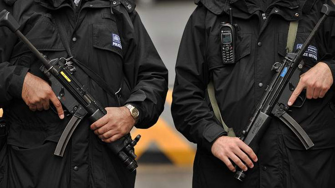 Cảnh sát Anh bắt giữ nghi can khủng bố tại sân bay Manchester ảnh 1