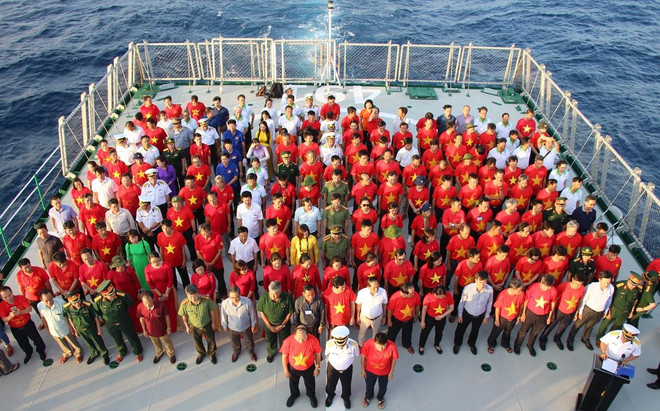 Hải trình 8 ngày vượt trùng khơi nối đất liền với biển đảo Trường Sa ảnh 5