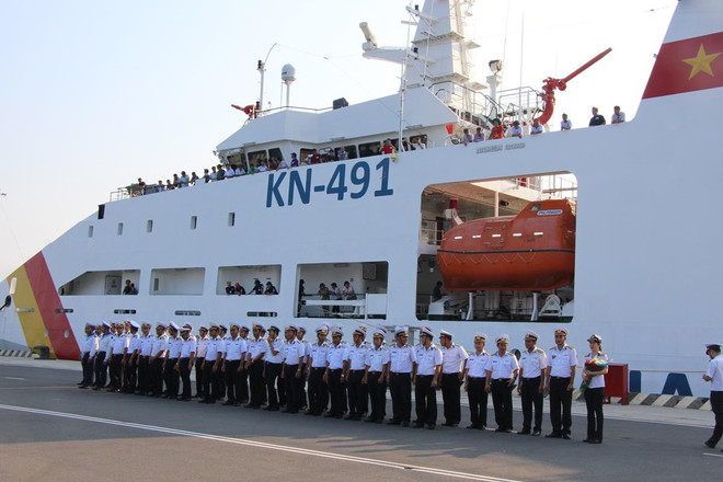 Hải trình 8 ngày vượt trùng khơi nối đất liền với biển đảo Trường Sa ảnh 1