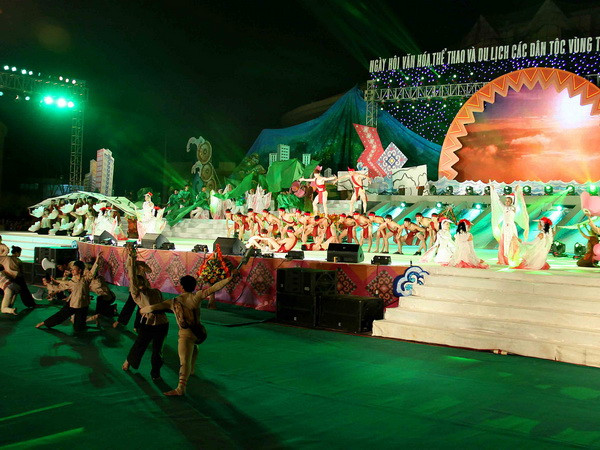 Khai mạc Ngày hội văn hóa, thể thao và du lịch Tây Bắc ảnh 1