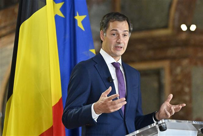 Ông Alexander De Croo phát biểu với báo giới tại thủ đô Brussels sau khi được đề cử làm Thủ tướng Bỉ ngày 30/9/2020. (Ảnh: AFP/TTXVN) Ông Alexander De Croo được đề cử làm thủ tướng mới của Bỉ ảnh 1