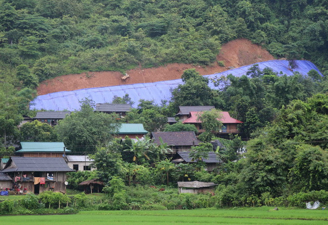 Di dời khẩn cấp 63 ngôi nhà nằm trọn trong cung trượt sạt lở của núi ảnh 1