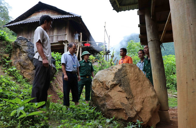Di dời khẩn cấp 63 ngôi nhà nằm trọn trong cung trượt sạt lở của núi ảnh 2