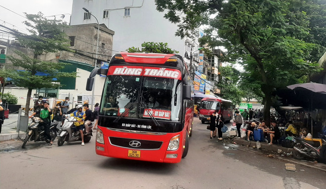 Ngày cuối kỳ nghỉ Lễ 2/9: Người dân lỉnh kỉnh đồ đạc trở về Hà Nội ảnh 10