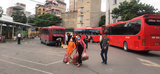 Ngày cuối kỳ nghỉ Lễ 2/9: Người dân lỉnh kỉnh đồ đạc trở về Hà Nội ảnh 4