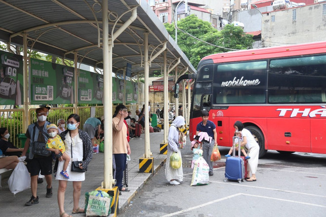 Ngày cuối kỳ nghỉ Lễ 2/9: Người dân lỉnh kỉnh đồ đạc trở về Hà Nội ảnh 6